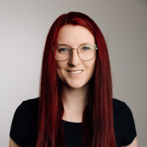 Frau Daniela Schoenen