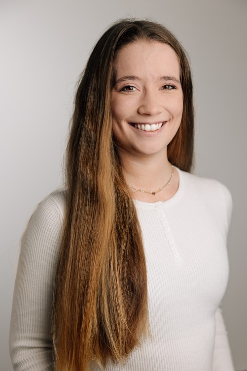 Frau Julia Plötz